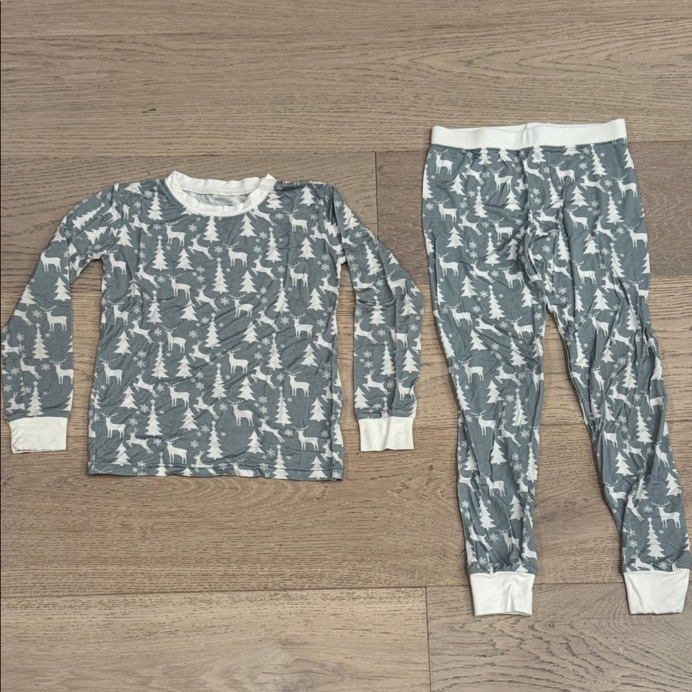 Emerson & Friends Christmas Tree & Reindeer Bamboo Pajama Set – 4–5T, GUC